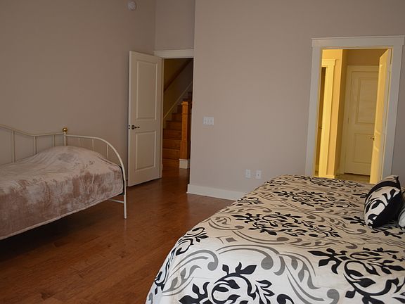 4th image of 2520 Bluebonnet Ln #26