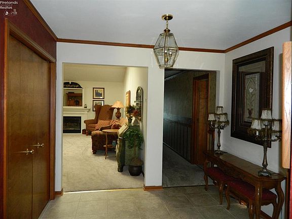4th image of 145 Briarwood Cir