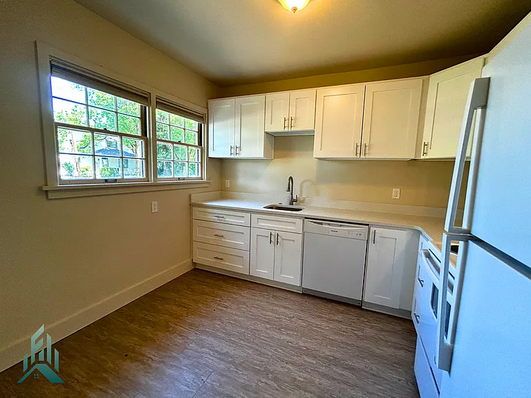 445 NW 9th St — Photo 7