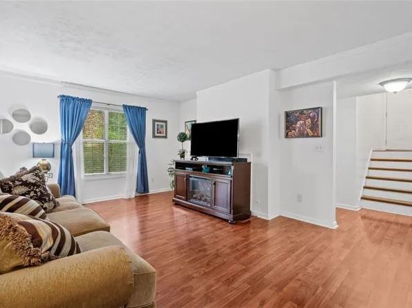102 Glenleaf Dr, Peachtree Corners, GA 30092