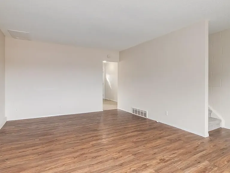 225 Upland Dr SE — Photo 6