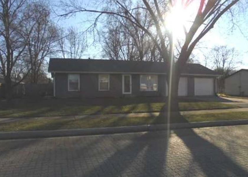 2nd image of 1515 Roosevelt Rd