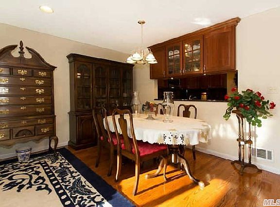 3rd image of 1425 Jerusalem Ave APT 28