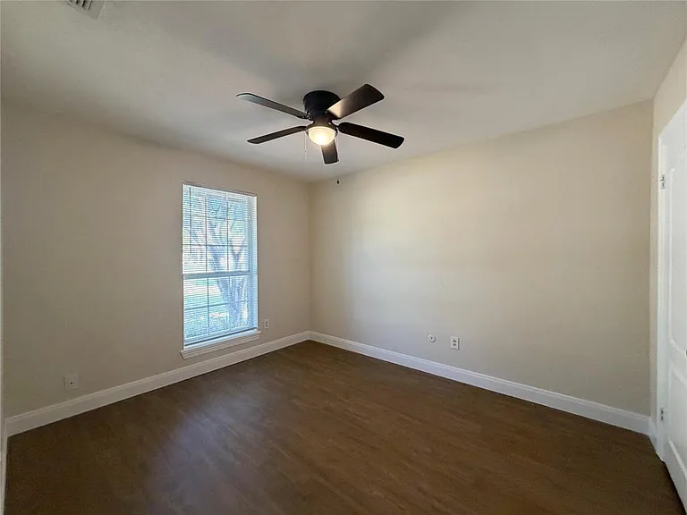 949 Reeves St — Photo 10