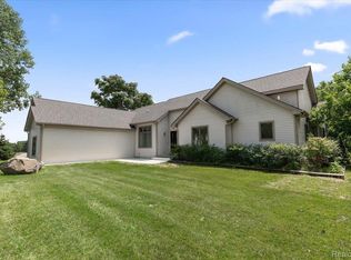 4300 Kellie Ct, Howell, MI 48855