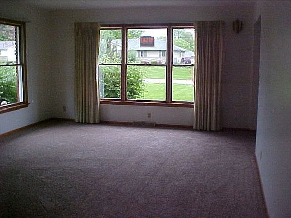 4th image of 789 Harvey Dr