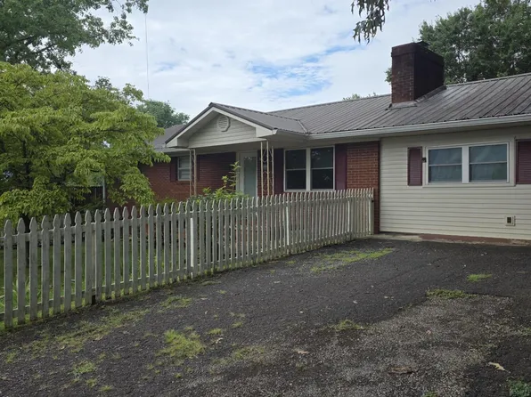 300 Tanasi Dr, Newport, TN 37821