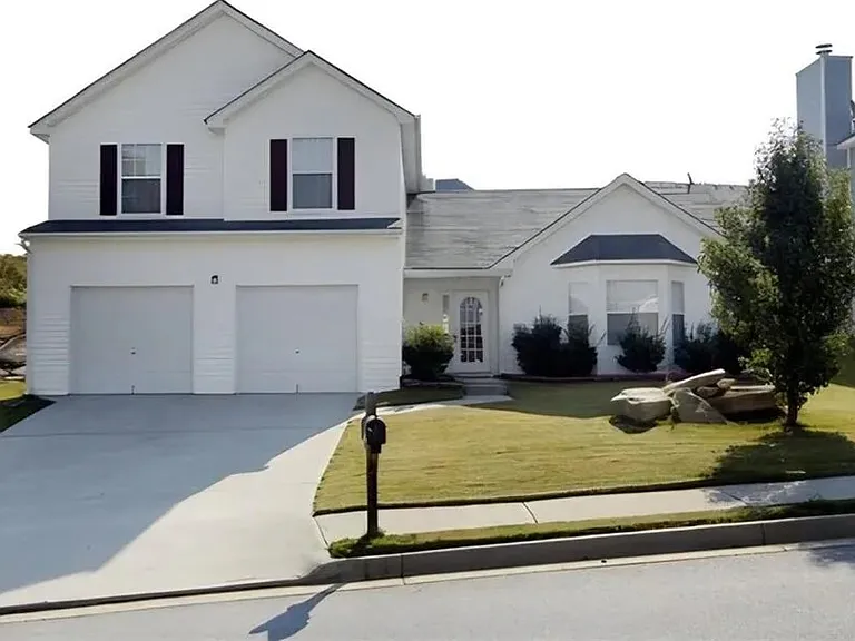 5420 Sapphire Cir — Photo 1