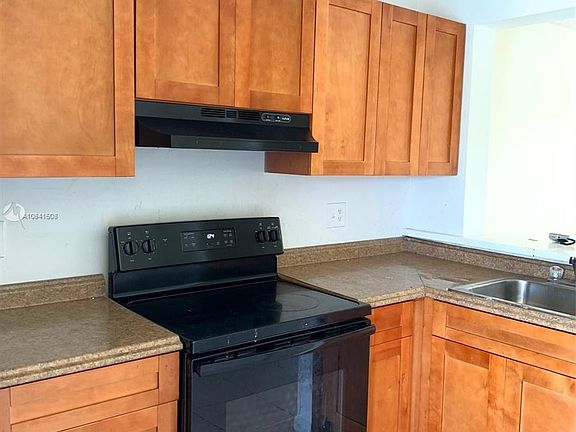 3rd image of 95 NE 41st St APT L182
