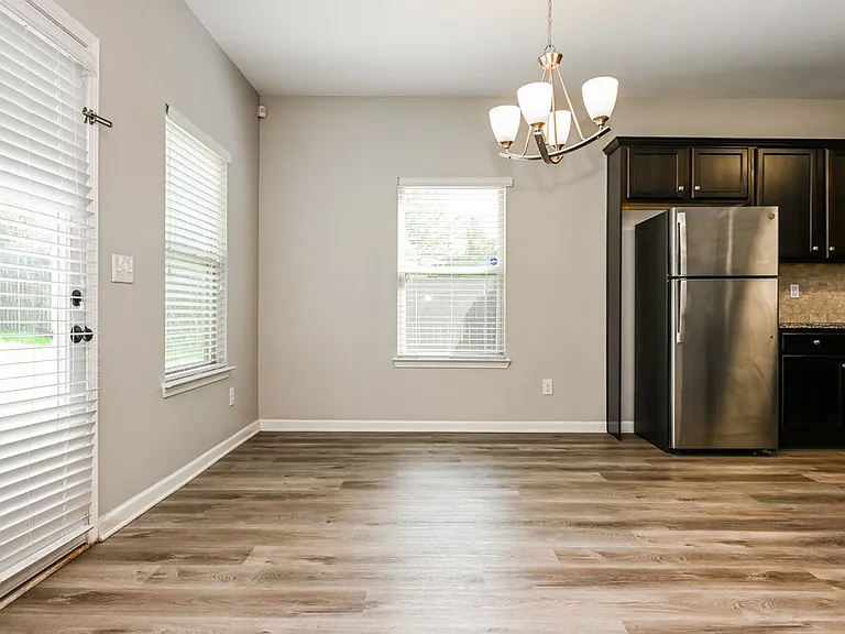 221 Magnaview Dr — Photo 6