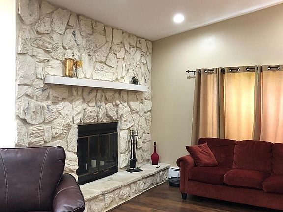 4th image of 18 Sudbury Ct