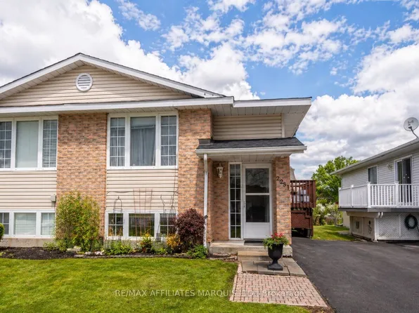 2231 Glen Brook Dr, Cornwall, ON K6H 7N2