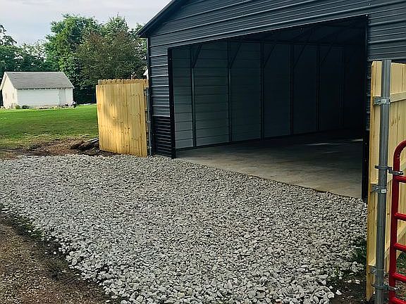 2nd image of 103 N Country Lane Dr