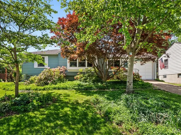 9208 Hallock Dr, Saint Louis, MO 63123