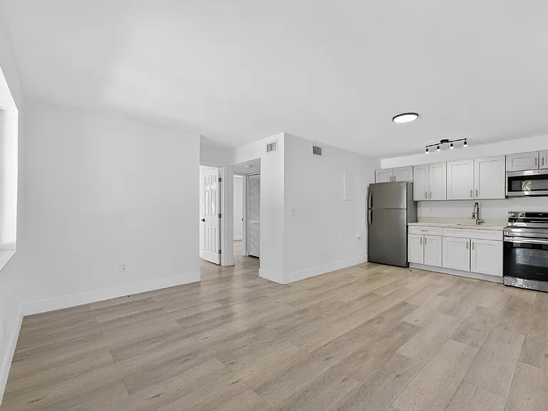 37 NW 59th St #4 — Photo 10