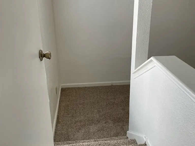 Emerald Cove Apartments — Photo 180