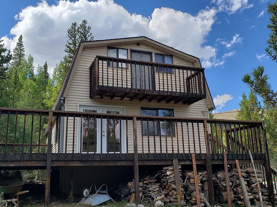 freshly painted decks, (ski type metal stairs for lower deck)