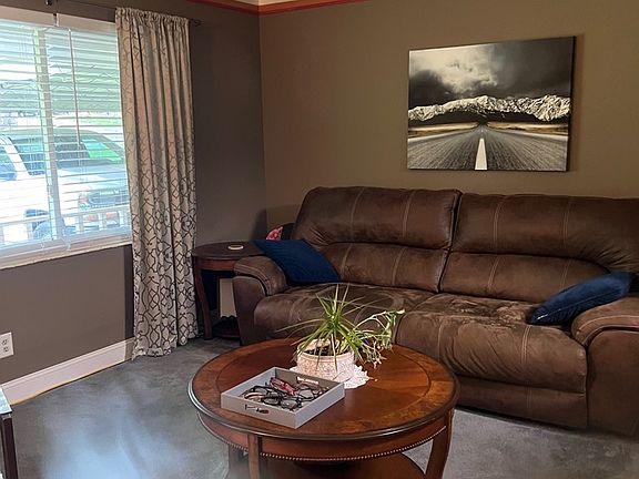 3rd image of 1580 Patricia Ln