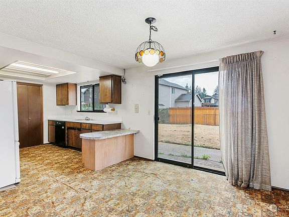 4th image of 11912 47th Dr NE