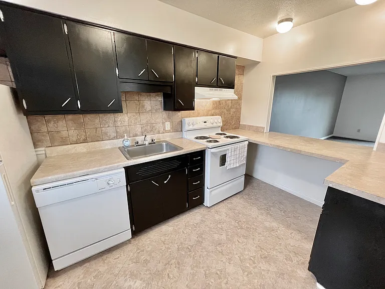 Mayfair Apartments — Photo 120