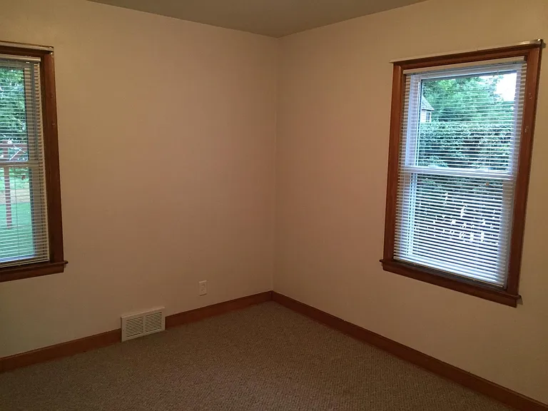 1008 Sunset Dr — Photo 7