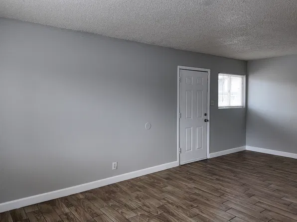 485 North Cir APT 1, Las Vegas, NV 89119