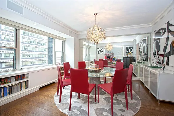 Sold by Qwest Residential Downtown LLC | media 10