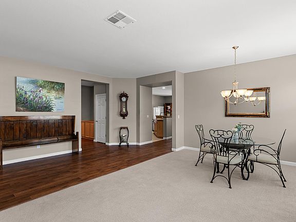 4th image of 639 Mount Rushmore Dr