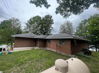 951 Hillcrest Dr, Boon, MI 49618