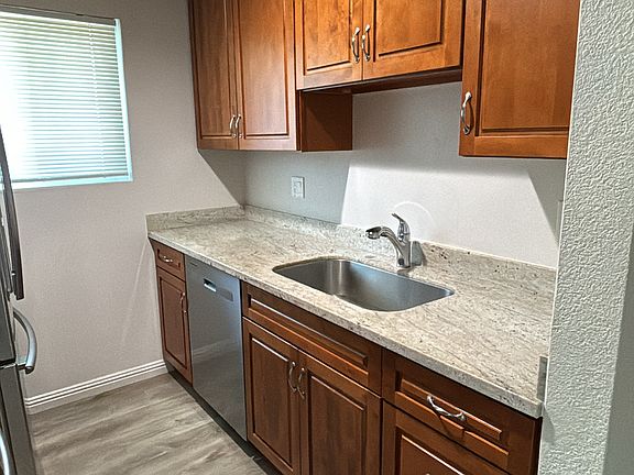 3rd image of 4750 Greenholme Dr APT 4