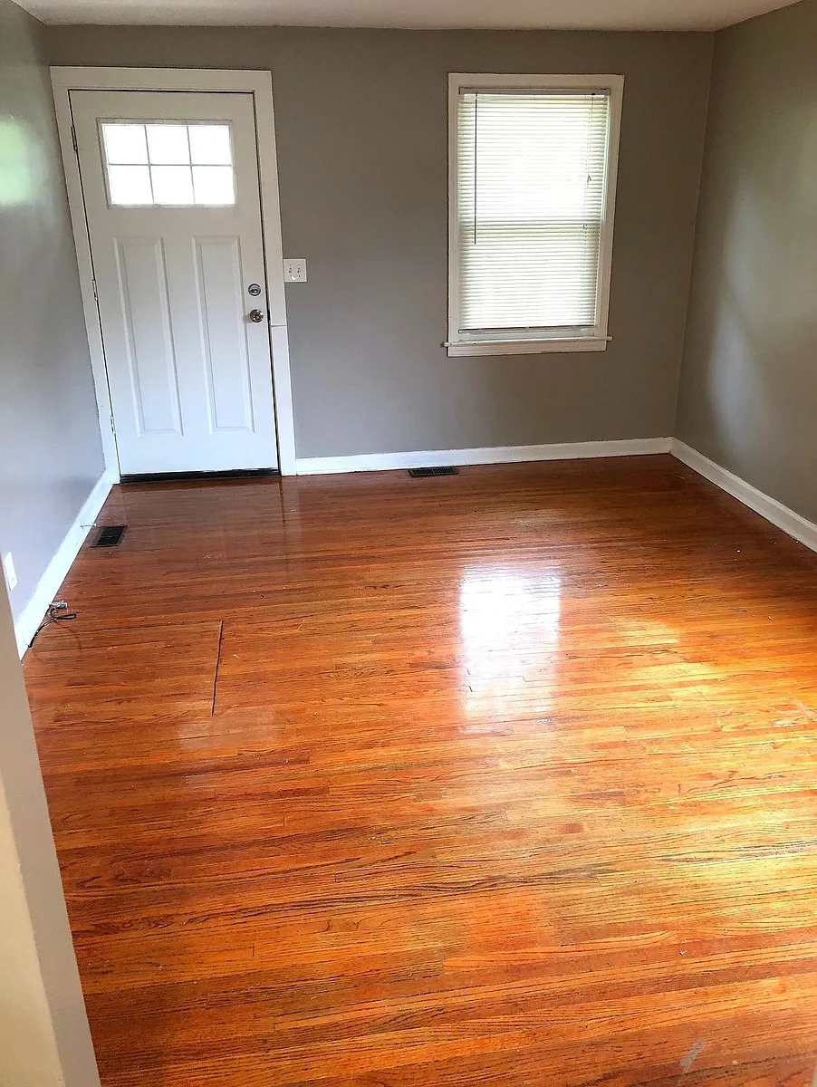 Living Room, Hardwood flooring - 619 N Broadway St