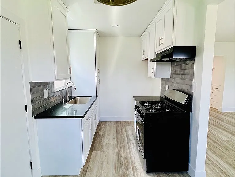 425 Grand Ave — Photo 6