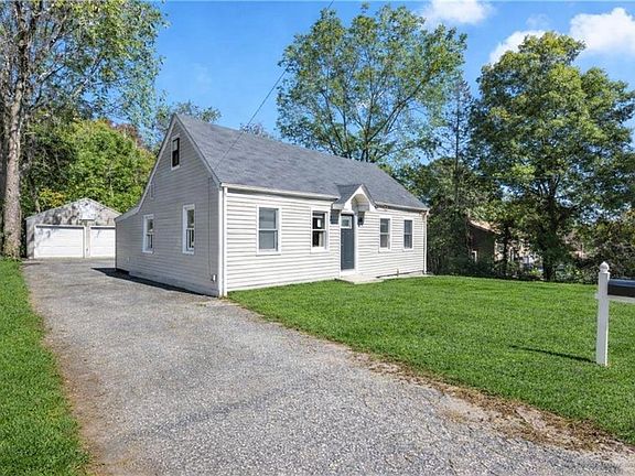 3rd image of 30 Bear Hill Rd