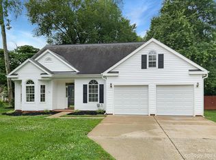 5611 Cherry Bluff Ct, Charlotte, NC 28216