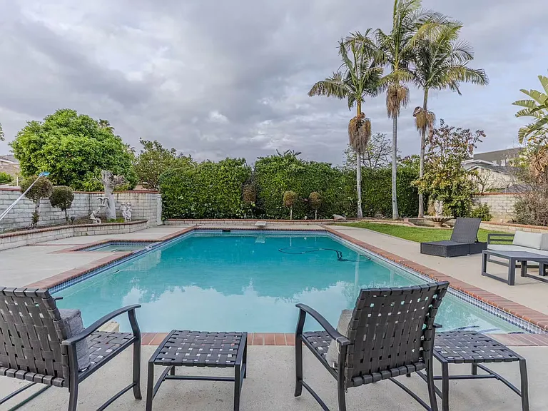 1209 Midwickhill Dr — Photo 32