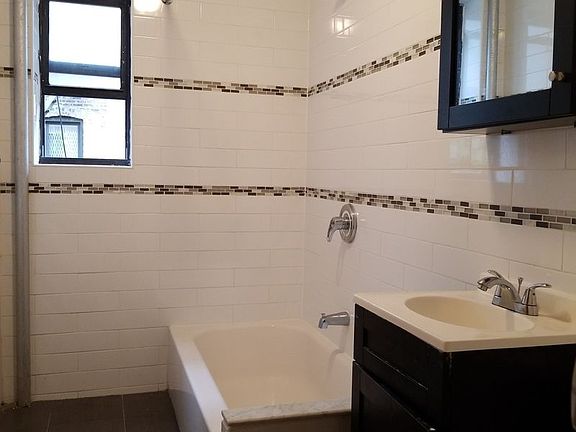 4th image of 542 Parkside Ave APT D1