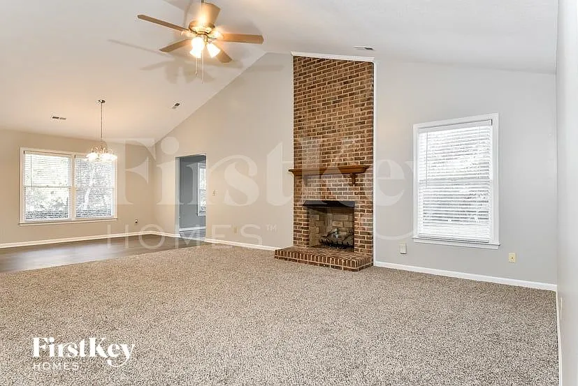 3 bed, 2.0 bath, 1638 sqft, $1,755 — Photo 4