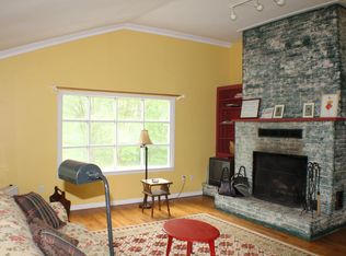 6 Palmer Ln, Castleton, VA 22716