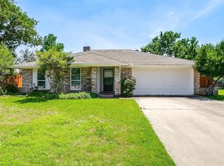 504 Basswood Dr, Euless, TX 76039