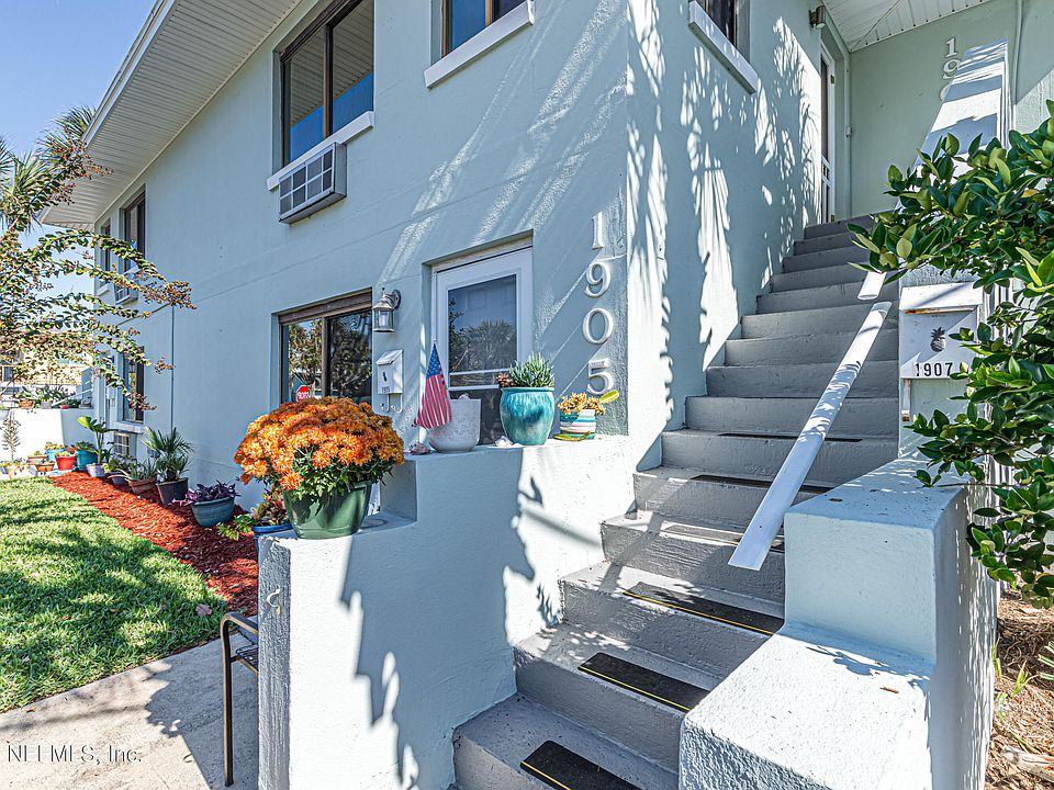 1st image of 1907 1st St