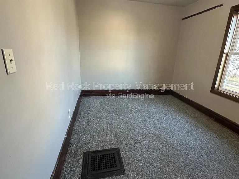 320 Highland Ave — Photo 17
