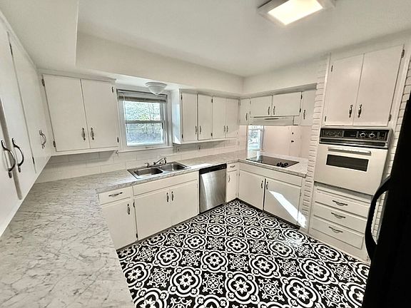 5th image of 266 W Parkland Dr