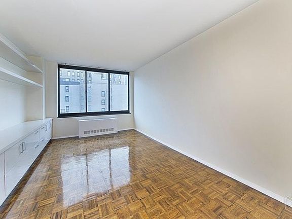 4th image of 215 W 95th St APT 9F