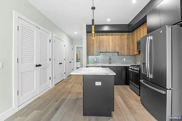 Studio, 577 sqft, $2,500 — Photo 2