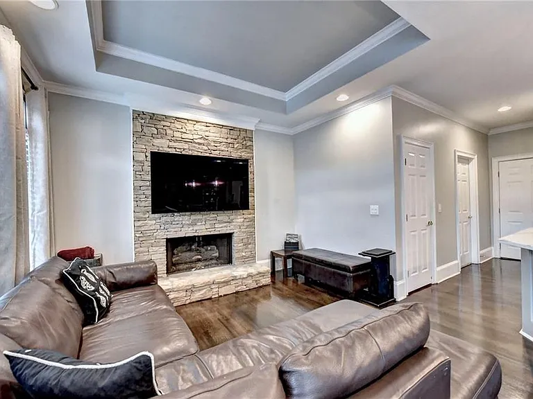645 Falls Bay Ct — Photo 35
