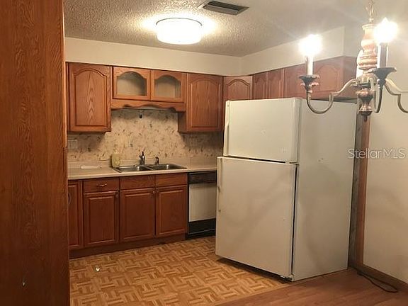 4th image of 2381 Fairgren Ave