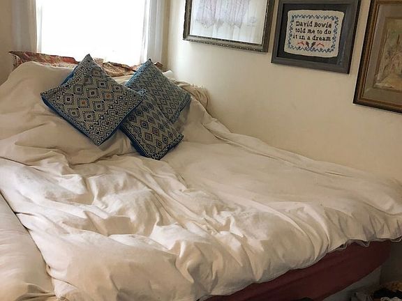 5th image of 8 Patchin Pl APT 3R