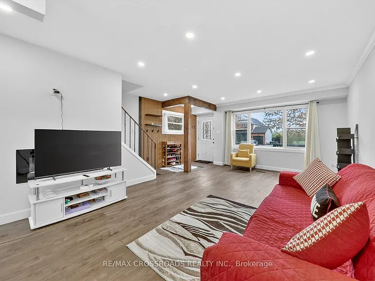 357 Pompano Ct — Photo 8