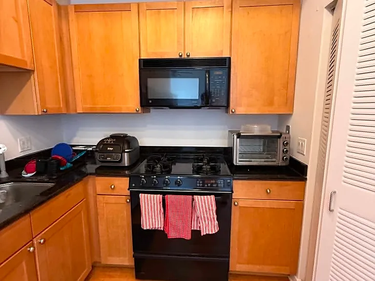 1000 N Kingsbury St #707 — Photo 6