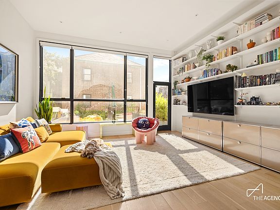 3rd image of 286 Manhattan Ave #2